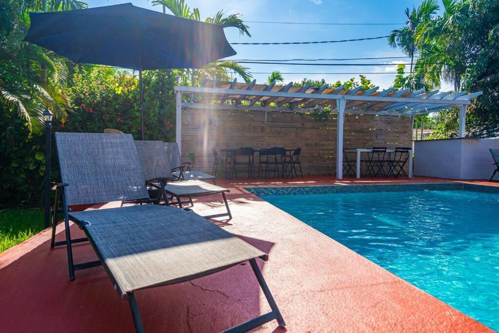 Spacious 3 Bedroom Home With Oversized Pool & Backyard Miami Exterior photo